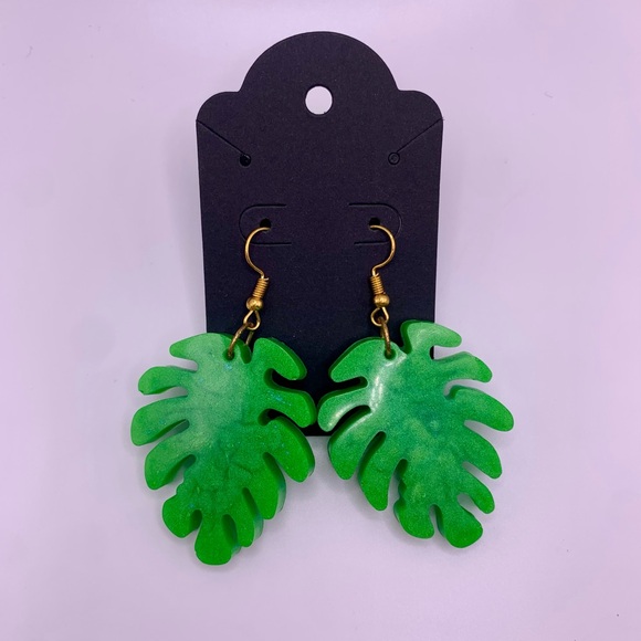 HANDMADE- Green Leaf Earrings - Picture 4 of 4